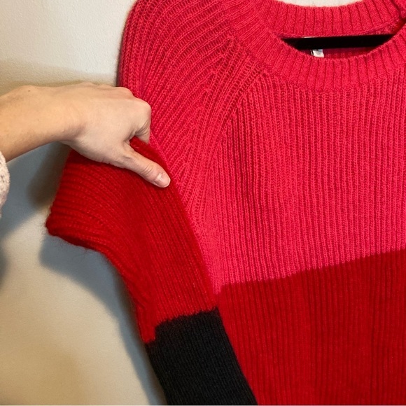 Gap Pink & Red Sweater Size Medium - Picture 2 of 4